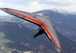  Hang gliding